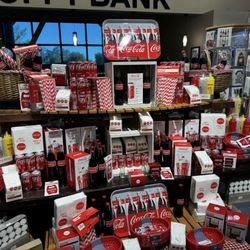 Oliver's Market - Fun displays