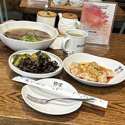 ' Lanzhou Ranmen' ' cucumbers with Black Fungus' Rad sauce dumplings