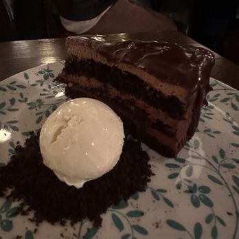 Dimmi Dimmi Corner Italian - chocolate cake - Italian Near Me - Chicago, Illinois