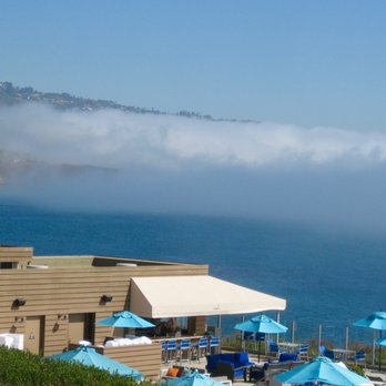 cielo point - a view of the ocean from the top of a hill - American Near Me - Rancho Palos Verdes, California