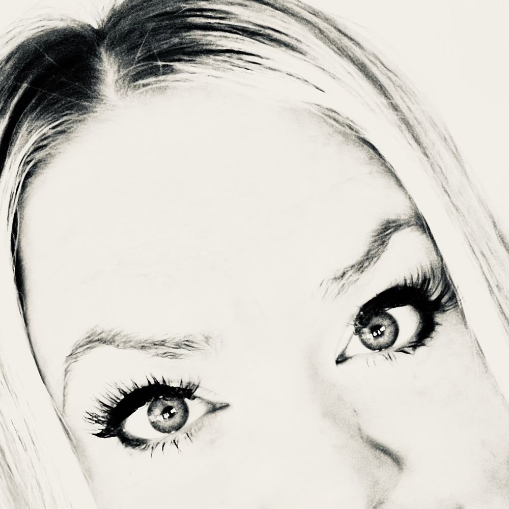 Lash Essence Logo