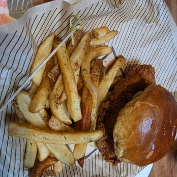 Cheddar's Scratch Kitchen - Classic chicken sandwich and fries - Comfort Food Near Me - Pembroke Pines, Florida