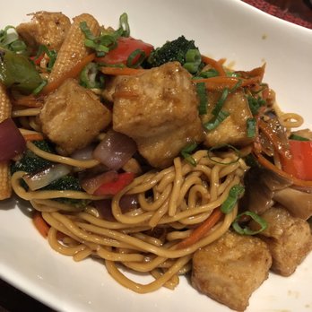 Island Dining Room - Tofu and Broccoli Lo Mein - Asian Fusion Near Me - Orlando, Florida Island Dining Room - Tofu and Broccoli Lo Mein - Asian Fusion Near Me - Orlando, Florida