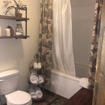 Strawberry Patch Inn - #16 bathroom - Hotels Near Me - Townsend, Tennessee Strawberry Patch Inn - #16 bathroom - Hotels Near Me - Townsend, Tennessee