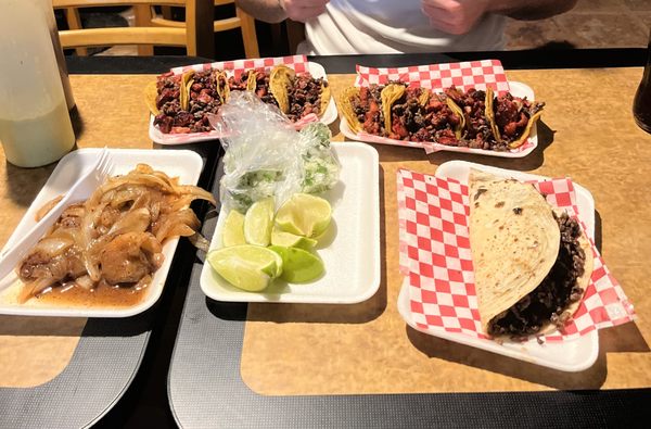 Tacos La Sultana (Food Truck) by null