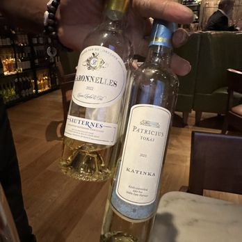 Gordon Ramsay Bar & Grill - Two diametrically opposite but equally great dessert wines - British Near Me - London, XGL