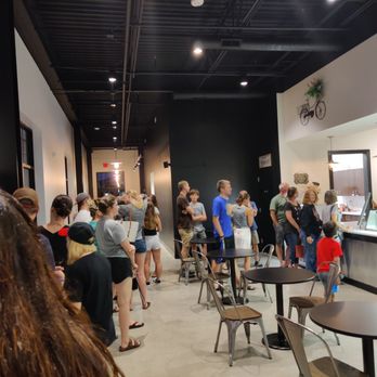The Outside Scoop - Line on a Friday night - Food Trucks Near Me - Ankeny, Iowa