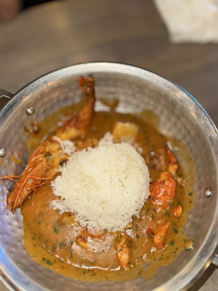 GastroPUB Nisei Bar & Grill - Photo 3