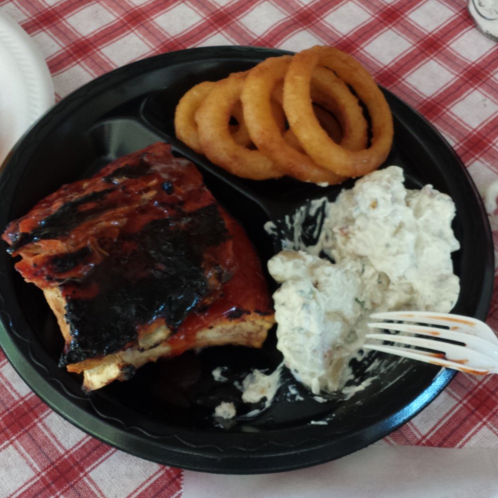 Heavy's BBQ - a plate of ribs, mashed potatoes and onion rings - Barbeque Near Me - Harrogate, Tennessee