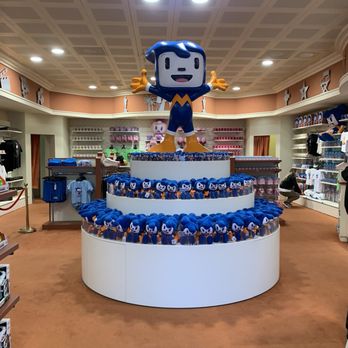 Movieland - Inside a shop - Amusement Parks Near Me