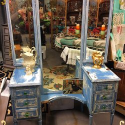 A Little Bazaar - Vintage blue vanity