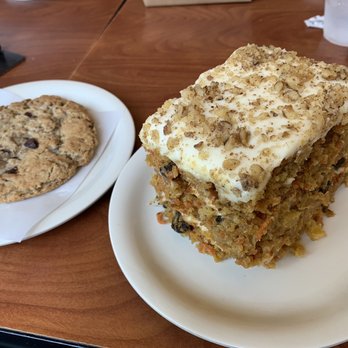 Stonefire Grill - Huge Carrot Cake & giant Sandy's Cookie - American Near Me - Pasadena, California
