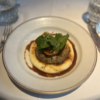 Le Coucou - Crépinette de volaille aux foie gras et fruits d'été - French Near Me - New York, New York