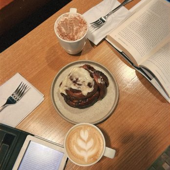 Downtown Sally - Maple latte, hot chocolate, cinnamon roll - Cafes Near Me - Banff, Alberta