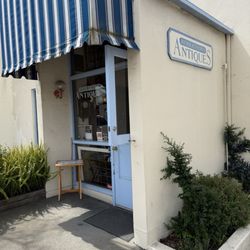 Robertson's Antiques - Store front