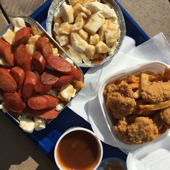 Ti-Oui - Poutine and chicken tenders, gravy on the side - Fast Food Near Me - St-Raymond, Quebec