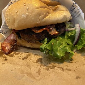 Fergburger - Ferg Deluxe - Burgers Near Me - Queenstown, OTA