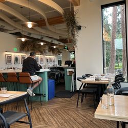 Sen Thai Noodles & Hot Pot - Interior