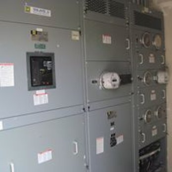 Metro Properties - Paul working on a Commercial Main Switch Panel - Electricians Near Me - Rio Rancho, New Mexico Metro Properties - Paul working on a Commercial Main Switch Panel - Electricians Near Me - Rio Rancho, New Mexico