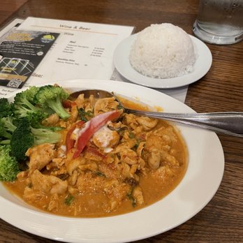 Bua Luang - Pa Nang curry with chicken and rice - Thai Near Me - Albany, California Bua Luang - Pa Nang curry with chicken and rice - Thai Near Me - Albany, California