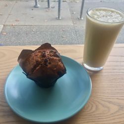 Little Umbrella - Lemon raspberry muffin & turmeric sunrise smoothie