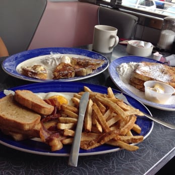 Lake Effect Diner - Breakfast platter and French toast - Diners Near Me - Buffalo, New York
