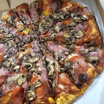 High Five Pizza - Close-up of the High Five Pizza: Large 3-topping pizza with salami, pepperoni, and mushroom. - Pizza Near Me - San Jose, California