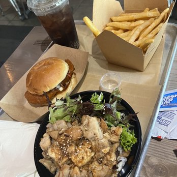 10Q Chicken - Fire chicken bowl, chili Buffalo sandwich and fries - Chicken Shop Near Me - Evanston, Illinois