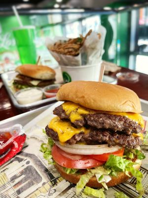 Wahlburgers by null