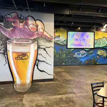 Tailgate Brewery - Hendersonville - Amazing Artwork - Pizza Near Me - Hendersonville, Tennessee