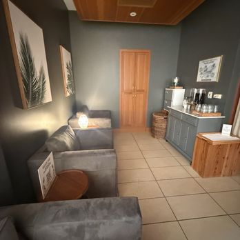 ME SPA - Naperville - Relaxation room with refreshments - Day Spas Near Me - Naperville, Illinois