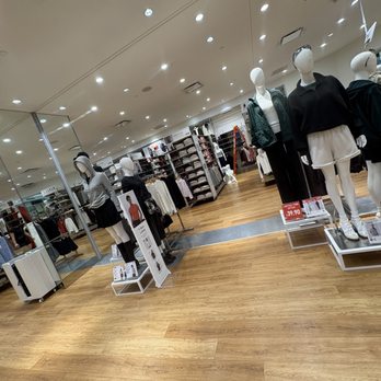 Uniqlo - Women's Clothing Near Me - East Rutherford, New Jersey
