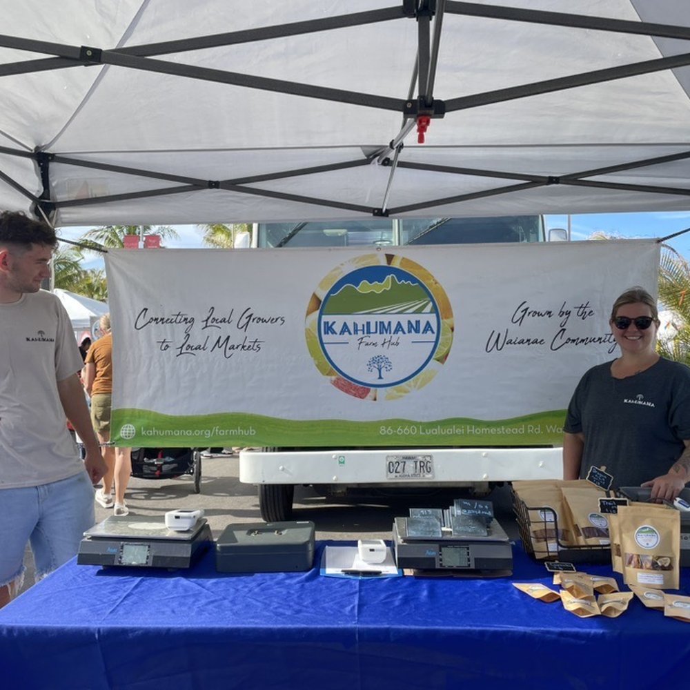 Produce vendors. They had dry land kalo (taro) that I just had to try out. Produce vendors. They had dry land kalo (taro) that I just had to try out.