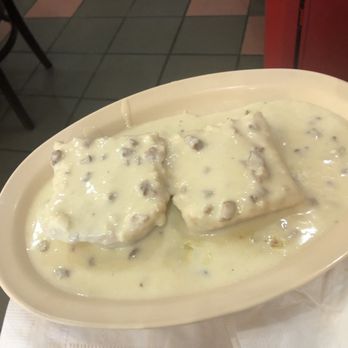 Belle's Kitchen - Biscuits and gravy - American Near Me - Houston, Texas