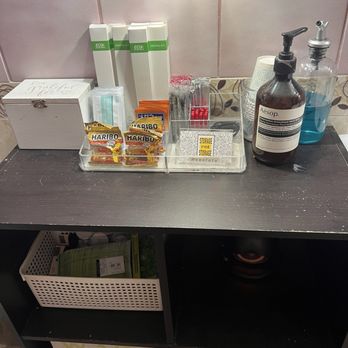 Pre Storage - Well-stocked bathroom. - Bars Near Me - Honolulu, Hawaii