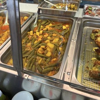 Amar Bangla - a variety of dishes in a buffet - International Grocery Near Me - Los Angeles, California