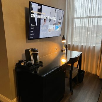 Hotel LeVeque, Autograph Collection - Small tv, but Keurig available - Hotels Near Me - Columbus, Ohio