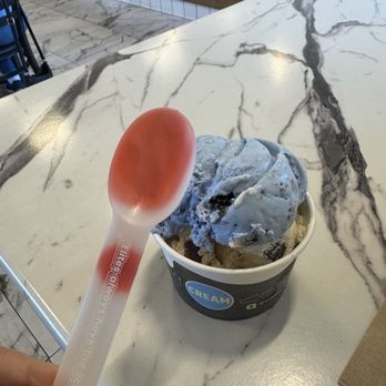 Cream - color changing spoon - Ice Cream & Frozen Yogurt Near Me - Fresno, California