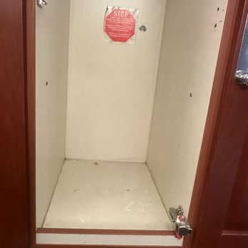 LA Fitness - Another broken locker again, also very filthy inside - Gyms Near Me - Pittsburgh, Pennsylvania LA Fitness - Another broken locker again, also very filthy inside - Gyms Near Me - Pittsburgh, Pennsylvania