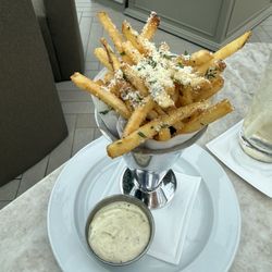 RH Rooftop Restaurant at RH Montreal - Truffle fries