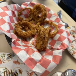 Onion rings! Basket was full! Delicious! Onion rings! Basket was full! Delicious!