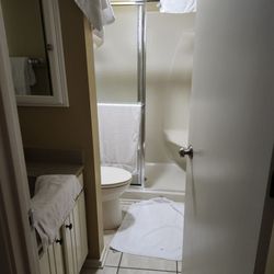 Foxhunt at Sapphire Valley - 2nd floor bathroom