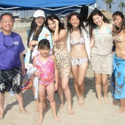 Miss Taiwan Foundation - MISS TAIWAN AT HUNTINGTON BEACH (Something about this picture doesn't look right. An old man taking girls to the beach?)