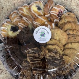 Had a lovely and declicous tray sent to our family made by Melissa's custom cakes. Had a lovely and declicous tray sent to our family made by Melissa's custom cakes.
