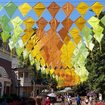 Dollywood - Summer fest decorations - Amusement Parks Near Me - Pigeon Forge, Tennessee