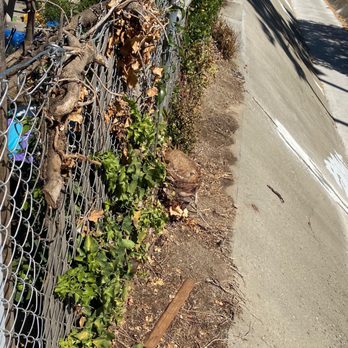 United Fence Services - Other neighboring lot UFS attached chain link to.. if you look at far left you will see where shiny blends with non-shiny perfectly - Fences & Gates Near Me - San Leandro, California United Fence Services - Other neighboring lot UFS attached chain link to.. if you look at far left you will see where shiny blends with non-shiny perfectly - Fences & Gates Near Me - San Leandro, California