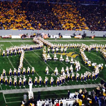 West Virginia University - classic football game (halftime) - Colleges & Universities Near Me West Virginia University - classic football game (halftime) - Colleges & Universities Near Me