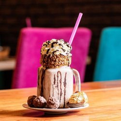 WonderWaffel - You are GOLDEN. Herrlich schokoladig und unwiderstehlich lecker der Rocher-Shake