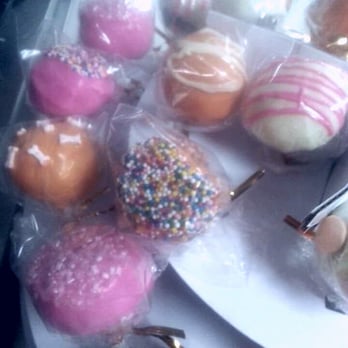 Café Hold'Em - a plate of cake popss - Cafes Near Me - Montreal, Quebec