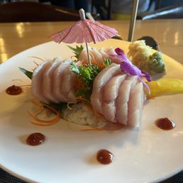 A variation on their Sushi Don dish, as we paid extra to go with hamachi exclusively.  Outstanding.